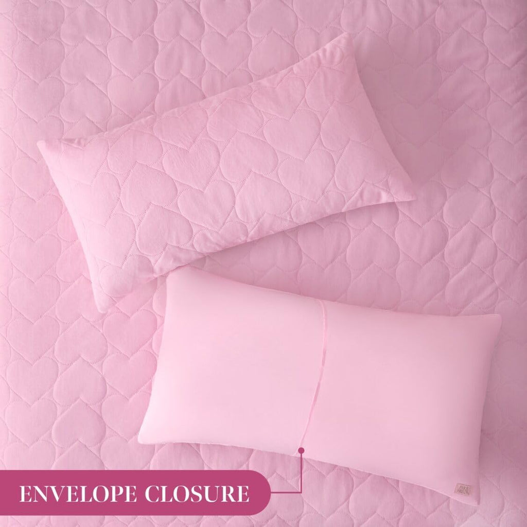 Paris Hilton 3 Piece King Size Comforter Set with 2 Pillow Shams- Soft Warm Chic & Lightweight Quilted Bed Spread, Housewarming & Birthday Gifts for Women & Teen Girls, Pink Hearts (Miranda)