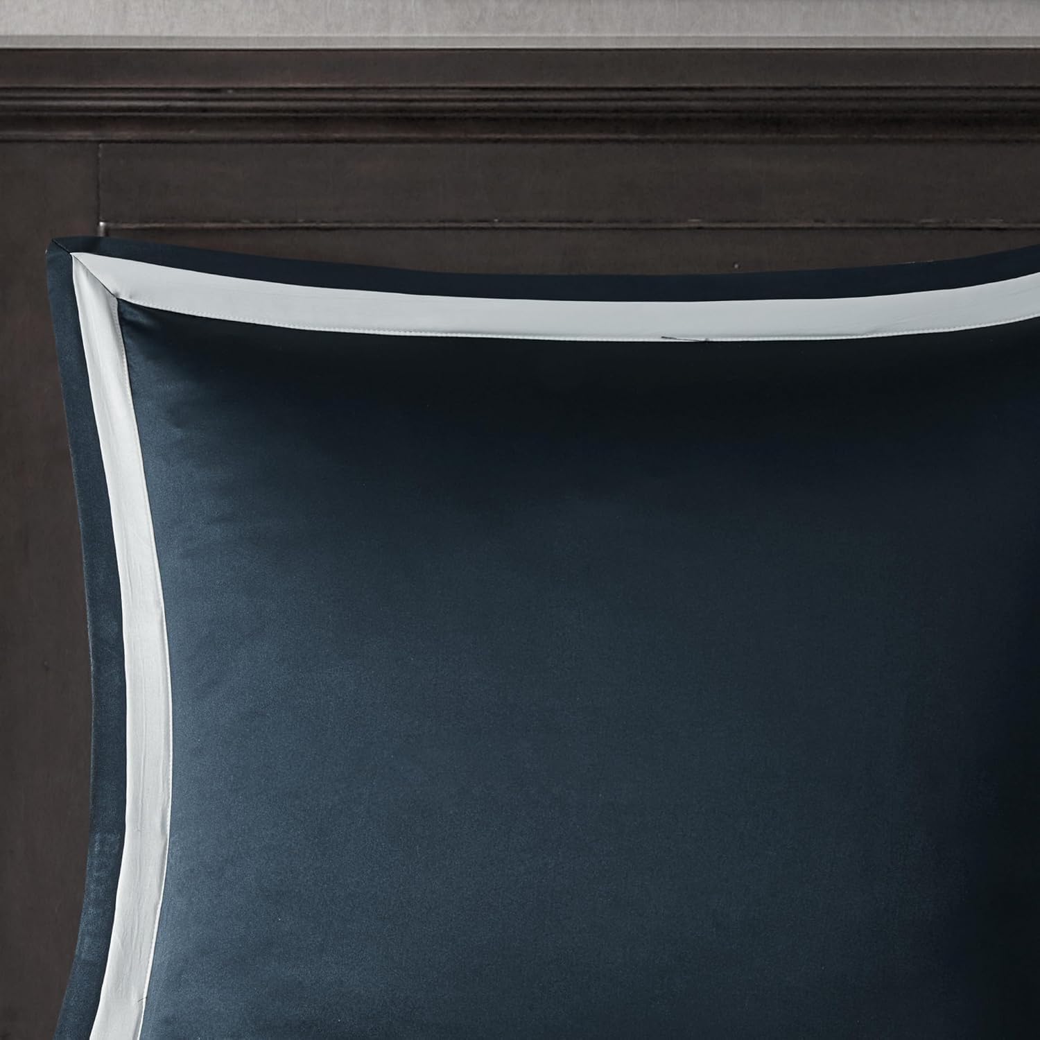 Madison Park Odette Cozy Comforter Set Jacquard Damask Medallion Design - Modern All Season, Down Alternative Bedding, Shams, Decorative Pillows, Queen(90 in x 90 in),Navy 8 Piece