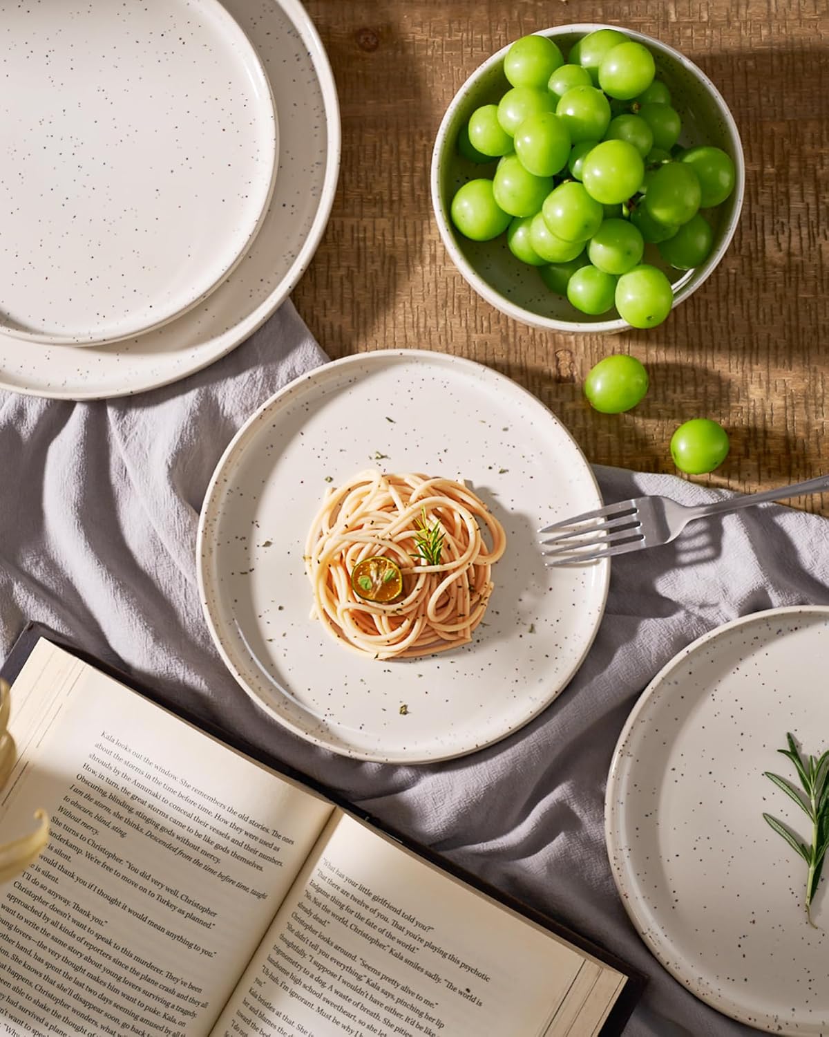 Famiware Meteor Plates and Bowls Sets, 18-Piece Stoneware Dinnerware Sets, Dishes Set for 6, Microwave and Dishwasher Safe Tableware, Creamy White