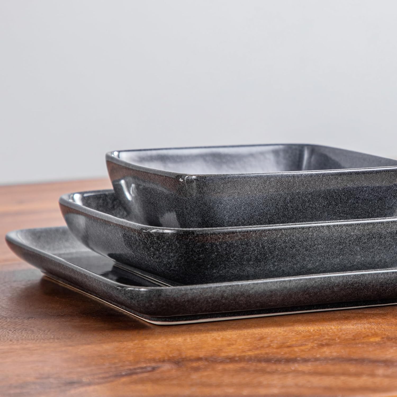 vancasso Stern Gray Dinnerware Set Square Reactive Glaze Tableware 16 Pieces Kitchen Dinnerware Stoneware Crockery Set with Dinner Plate, Dessert Plate, Bowl and Soup Plate Service for 4