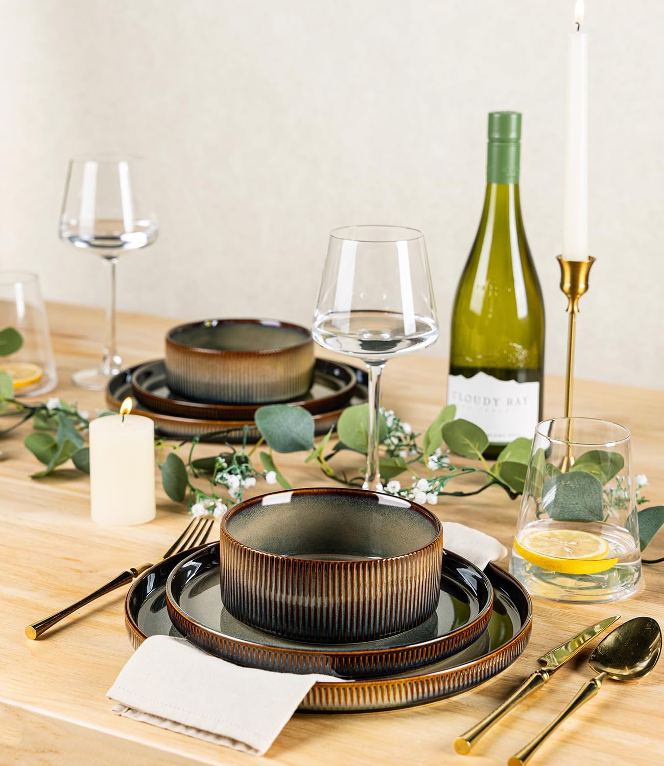 TheTerra Ceramic Dinnerware Sets for 8, 24 Pieces Porcelain Lightweight Speckled Plates and Bowls Sets, Scratch Resistant Dish Set, Oven & Microwave & Dishwasher Safe, Coca Mocha