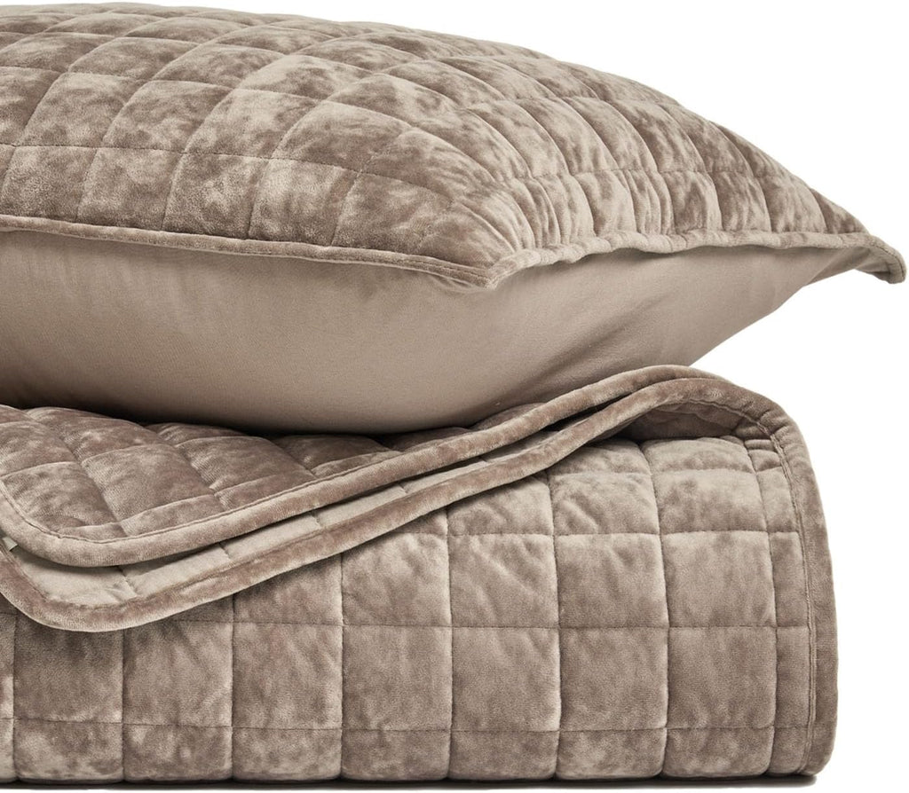 RECYCO Luxury Velvet Quilt Set, California King 118'' x 106'' Oversized Bedspread, Ultra Soft Velvet Comforter, Lightweight Box Stitch Bedding Sets for All Season, with 2 Shams, Natural Tan