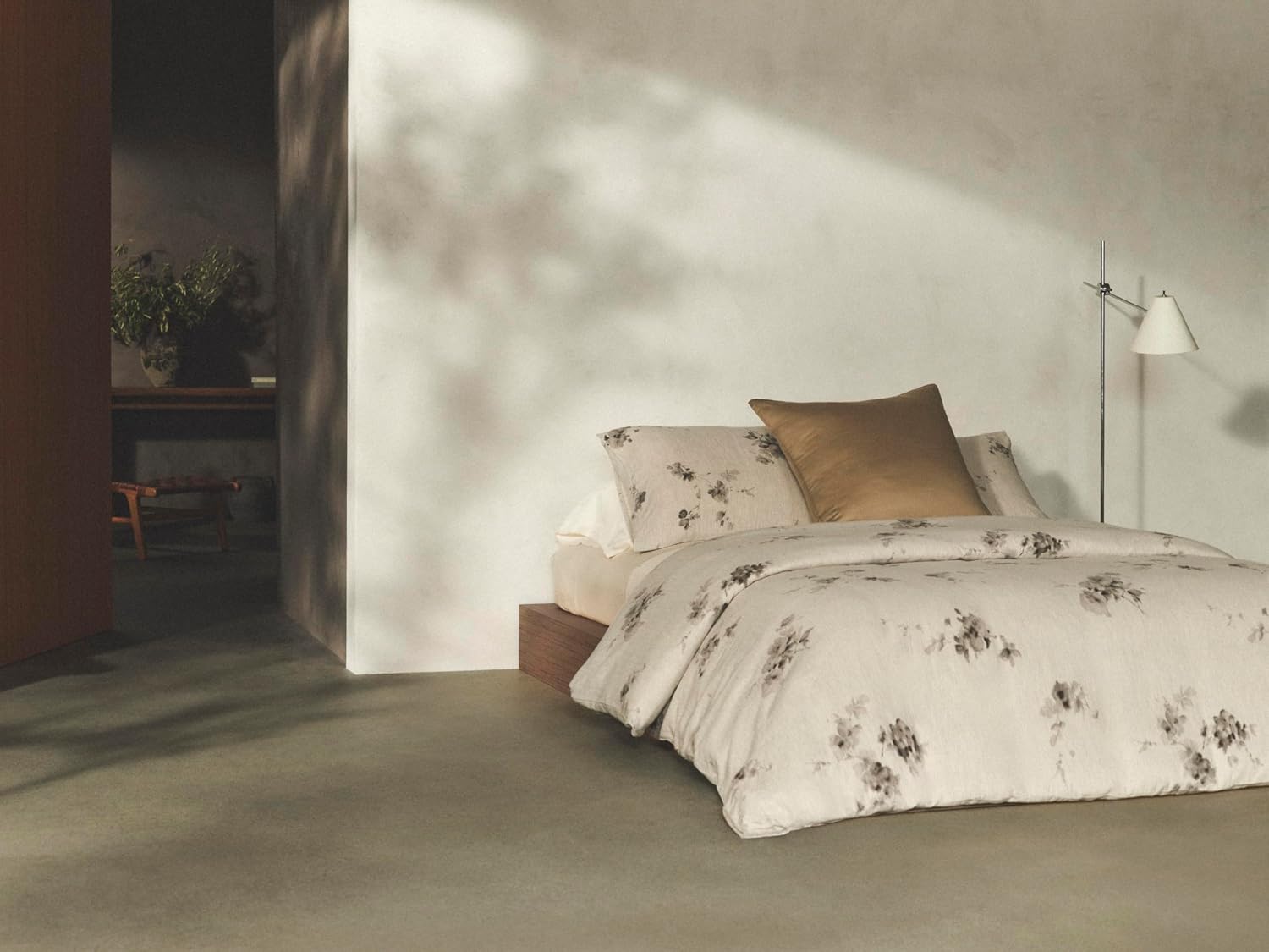 Calvin Klein - Queen Duvet Cover Set, Soft Cotton Bedding, Floral Home Decor (Aquarelle Floral Grey, Queen)
