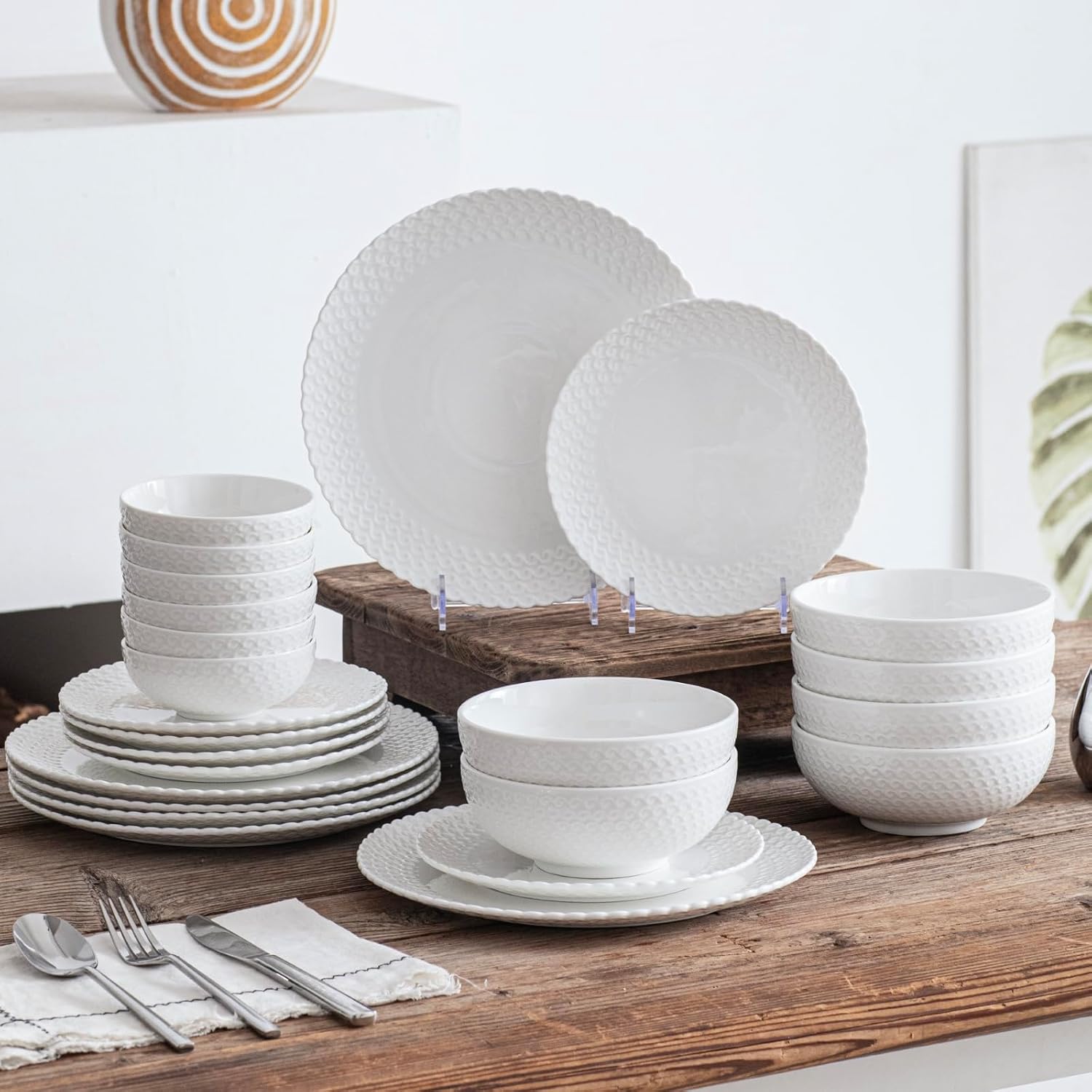 HOMBENE Dinnerware Set, 24 Piece Plates and Bowls, Porcelain Dinner Set for 6, Modern Dish Sofia Collection