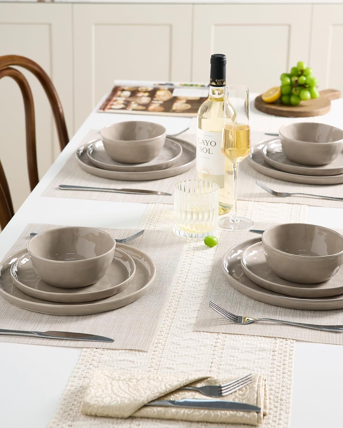 Famiware Mars Plates and Bowls Set, 18 Pieces Dinnerware Sets, Dishes Set for 6, Cinnamon Brown