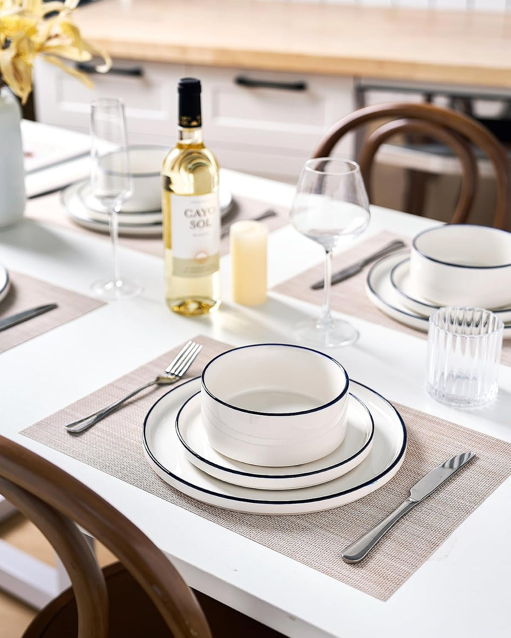 Famiware Porcelain Dinnerware Set, 24-Piece Modern Plate and Bowl Set, dish set for 8, Microwave and Dishwasher Safe Tableware, White with Blue Trim
