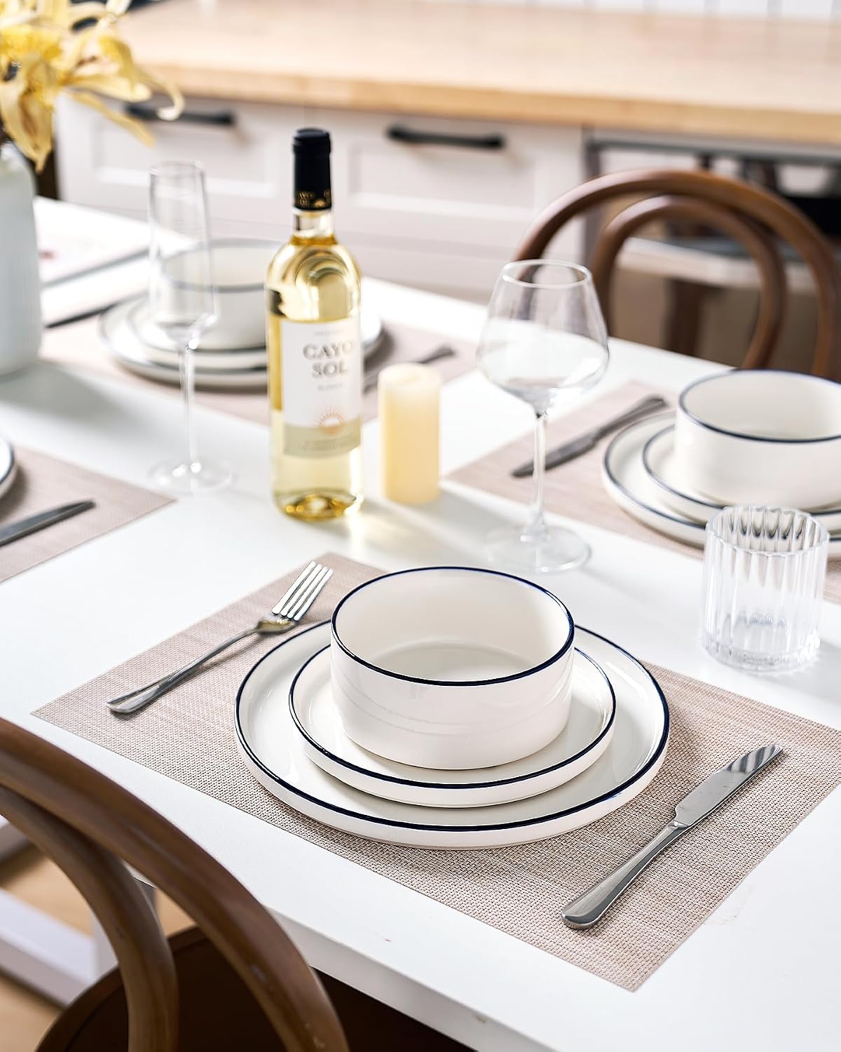 Famiware Porcelain Dinnerware Set, 24-Piece Modern Plate and Bowl Set, dish set for 8, Microwave and Dishwasher Safe Tableware, White with Blue Trim