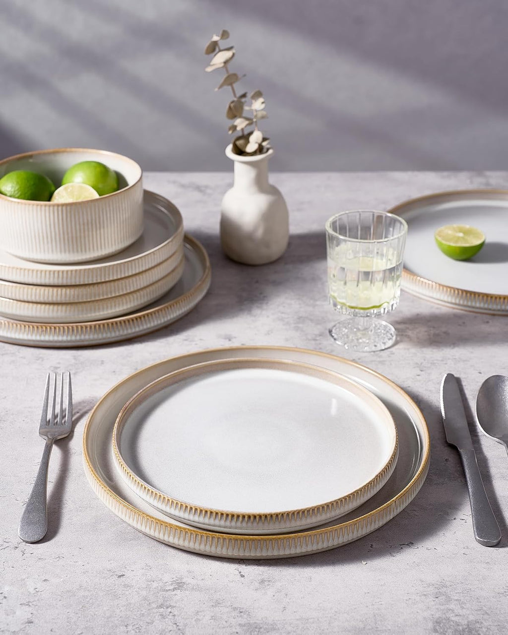 famiware Star Dinner Plates for 6, 10 inches Plate Set, Scratch Resistant, Stoneware Dinnerware, Kitchen Modern Rustic Serving Dishes, Cappuccino White (Pack of 2)