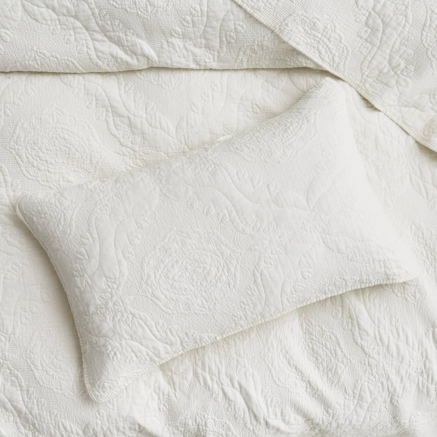 Tache Cotton Damask Paisley Vanilla Cream Ivory Elegant Matelassé Embroidered Lightweight Coverlet Quilt 3 Piece Set, King