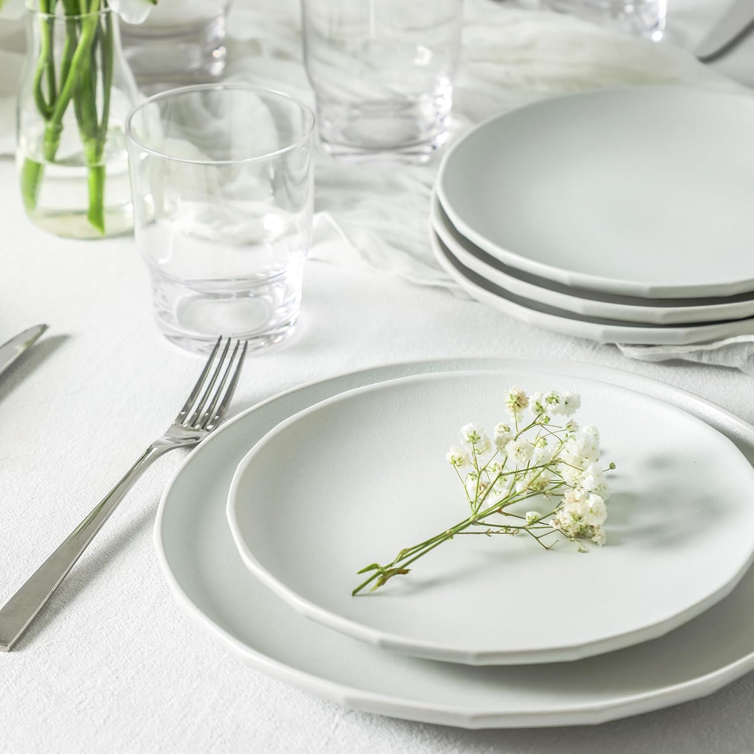 Stone Lain Rio Stoneware 32 Piece Dinnerware Set, Plates and Bowls Sets, Beige Dish Set with Clear Fluted Glasses, Service for 8, Microwave and Dishwasher Safe