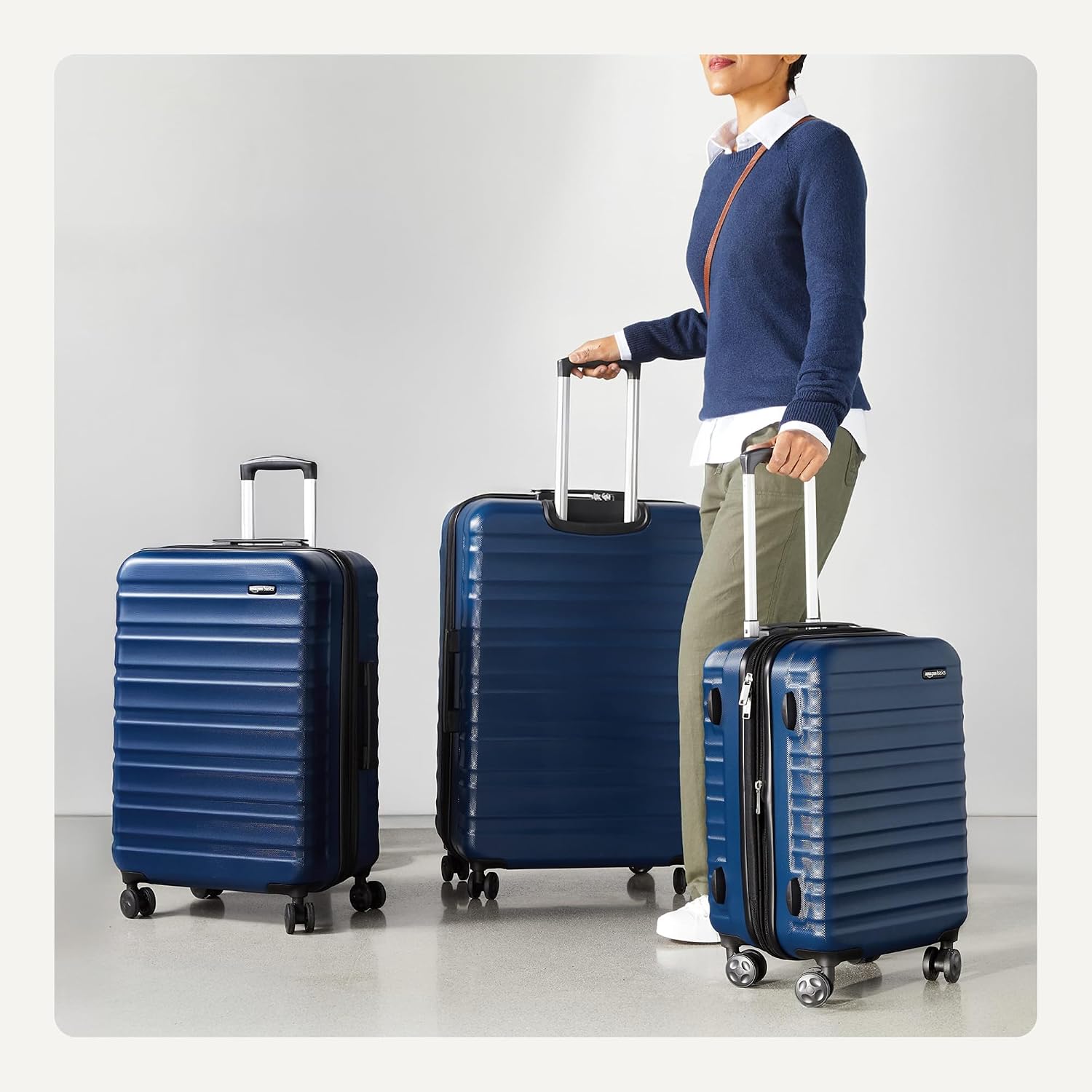 Amazon Basics 3-Piece Hardside Expandable Luggage Set (21' Carry-On, 26', 30'), Spinner Suitcases with Multi-directional Wheels, Scratch-Resistant Surface, Navy Blue