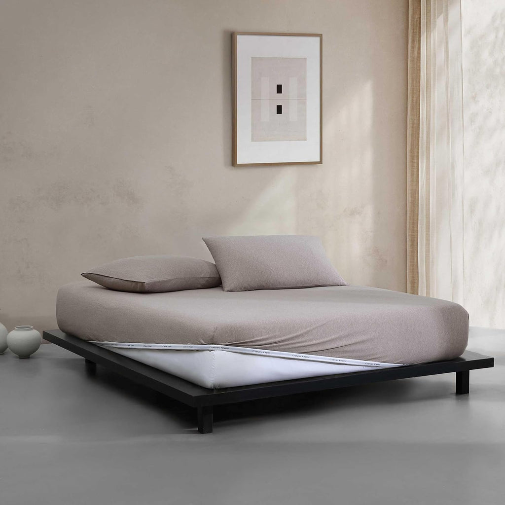 Calvin Klein - King Size Sheets Set, Naturally Soft Cotton-Blend Melange Jersey Bedding - Bed Sheets with Matching Pillowcases & Fitted Sheet (Modern Cotton Melange Brown)