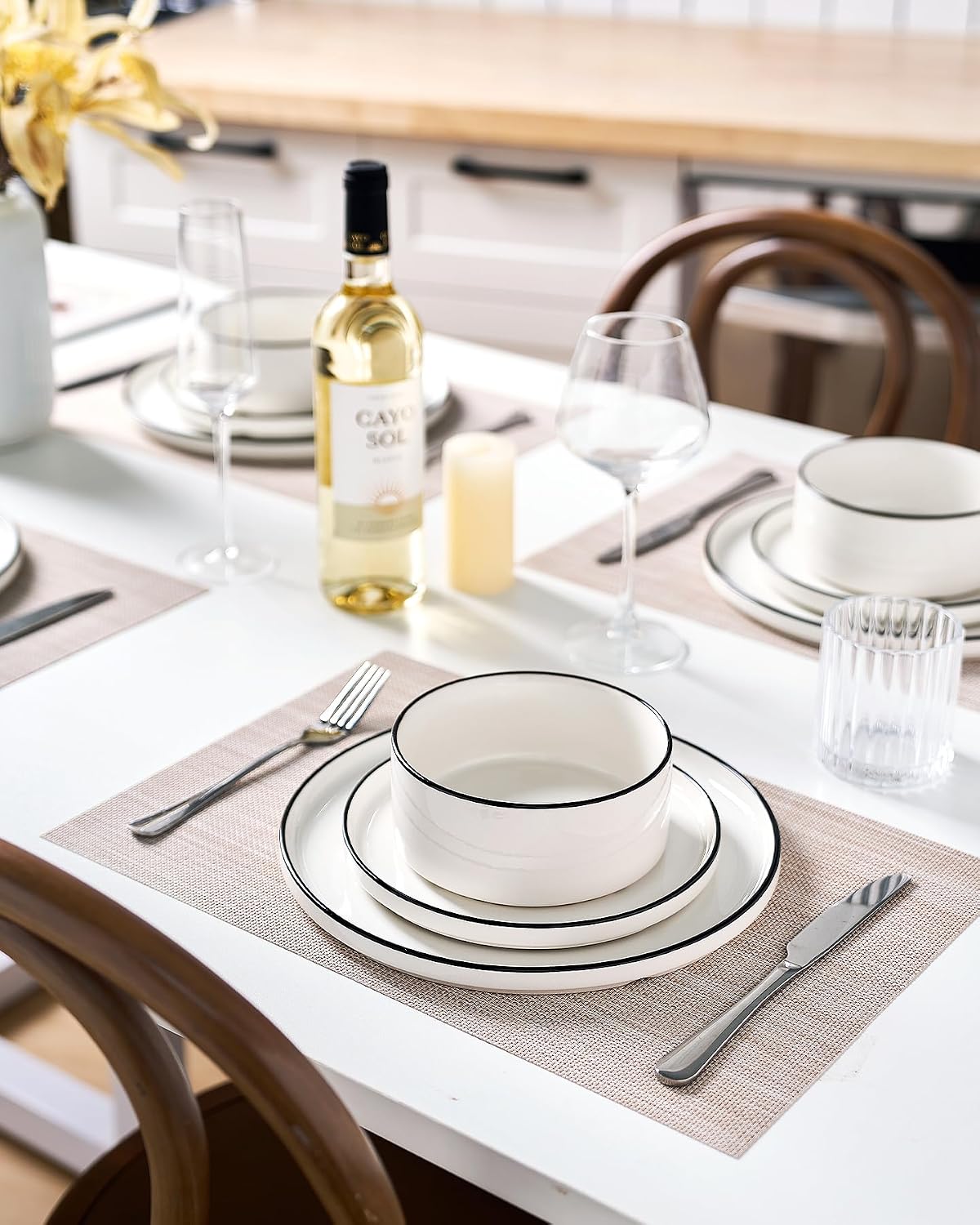 Famiware Porcelain Dinnerware Set, 24-Piece Modern Plate and Bowl Set, dish set for 8, Microwave and Dishwasher Safe Tableware, White with Black Trim