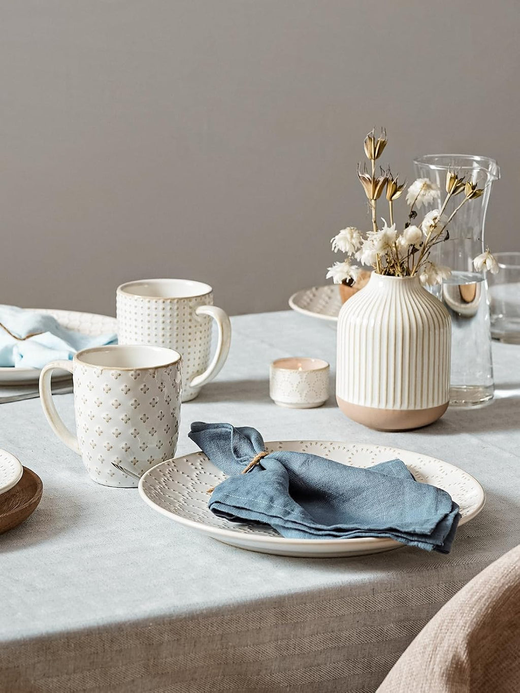 LE TAUCI 16 Piece Dinnerware Set, Arctic White, Stoneware Plates and Bowls With Mugs, Ideal for 4, Serve for 4, Stackable, Lead and Cadmium Free