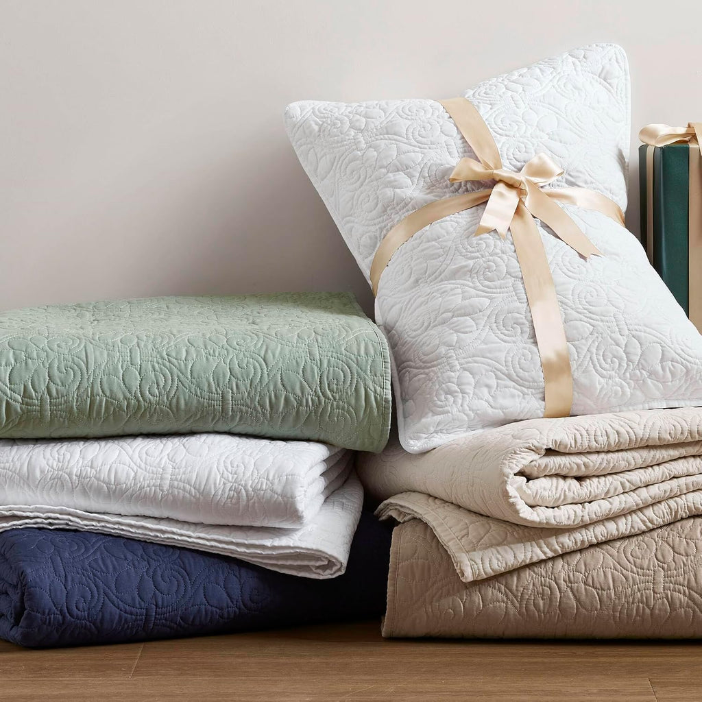 Madison Park Quebec King Size Quilt Bedding Set - Cream , Damask – 3 Piece Bedding Quilt Coverlets – Ultra Soft Microfiber Bed Quilts Quilted Coverlet
