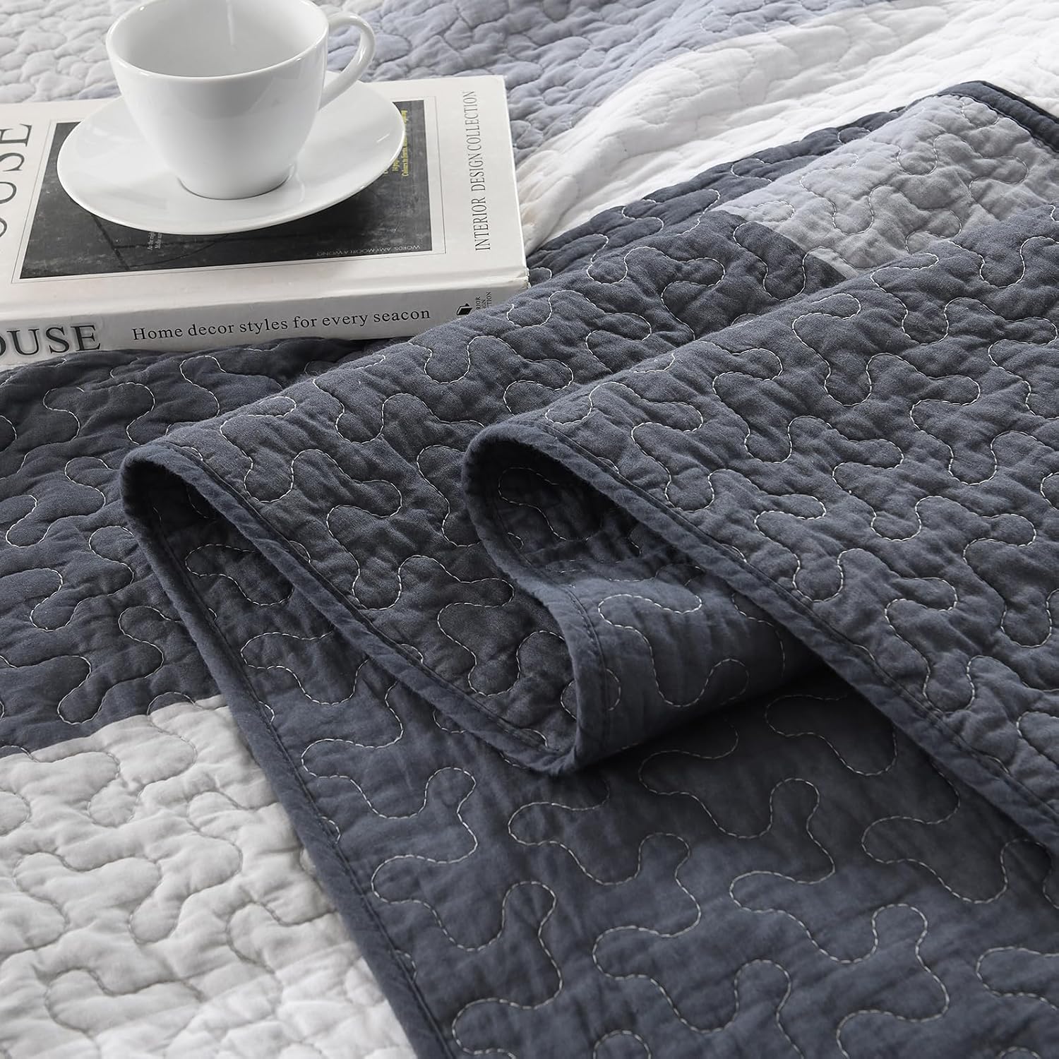 DDUOXIN Oversized Queen Bedspread 102' W x120 L - 100% Cotton California Quilt with 2 Pillow Shams, Simple Striped Design Lightweight Durable Bedding, Perfect for Modern Bedrooms, Blue/Gray/White