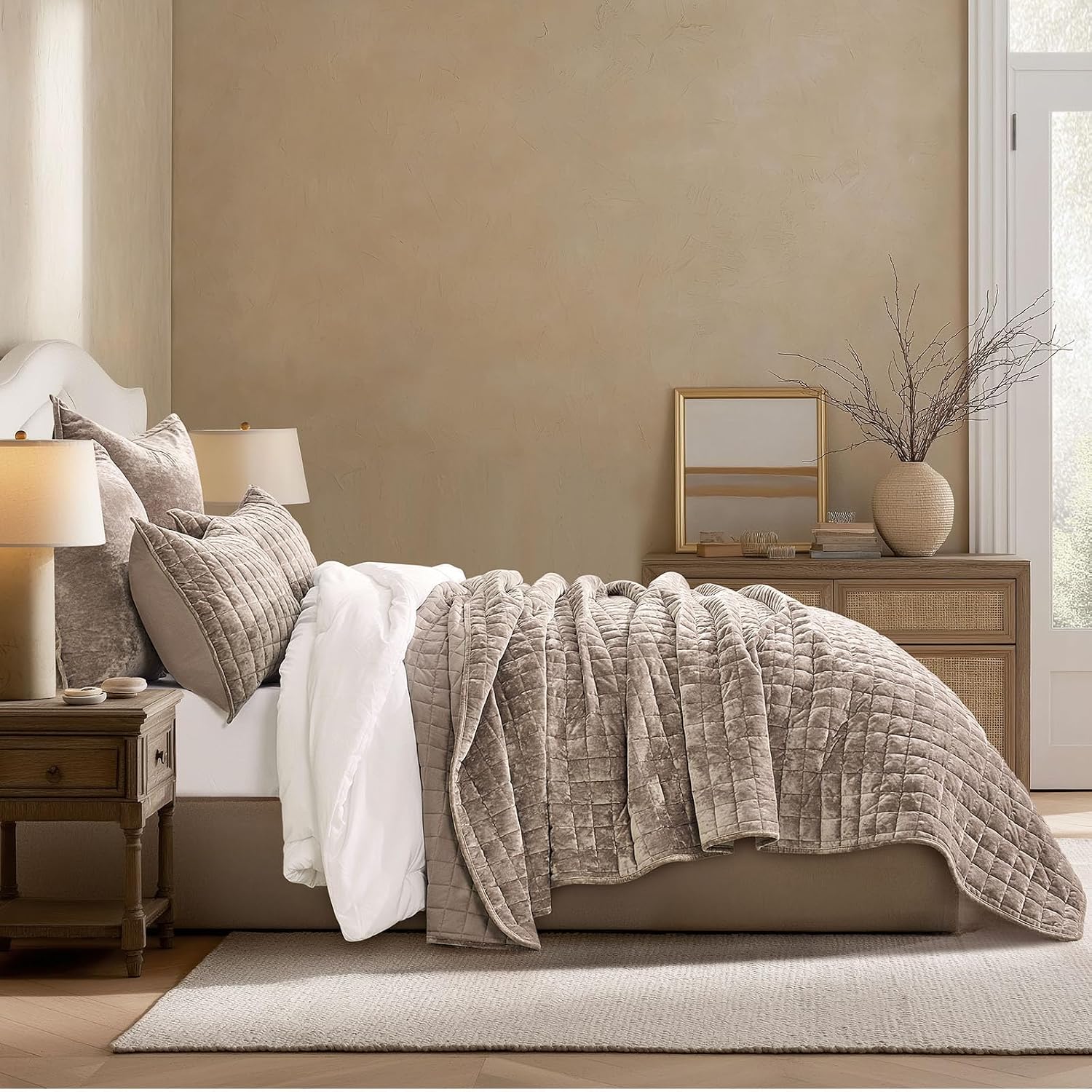RECYCO Luxury Velvet Quilt Set, California King 118'' x 106'' Oversized Bedspread, Ultra Soft Velvet Comforter, Lightweight Box Stitch Bedding Sets for All Season, with 2 Shams, Natural Tan