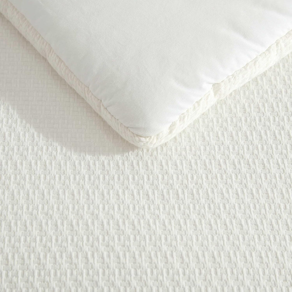 Vera Wang - King Comforter Set, Naturally Soft Cotton Bedding w/Matching Pillowcases, Crisp & Smooth w/a Lightweight Feel, 3 Piece Bed Set (Threaded Basketweave White)