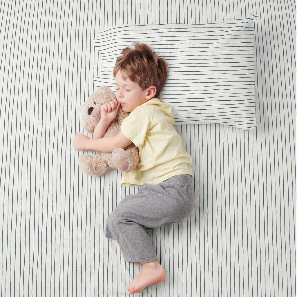 MakeMake Organics Organic Sheets (4 Piece) GOTS Certified Organic Cotton Queen Sheets Set Dreamy Soft Fitted Sheet Flat Sheet 2 Pillow Cases Kids Room (Queen, Blue Stripes)