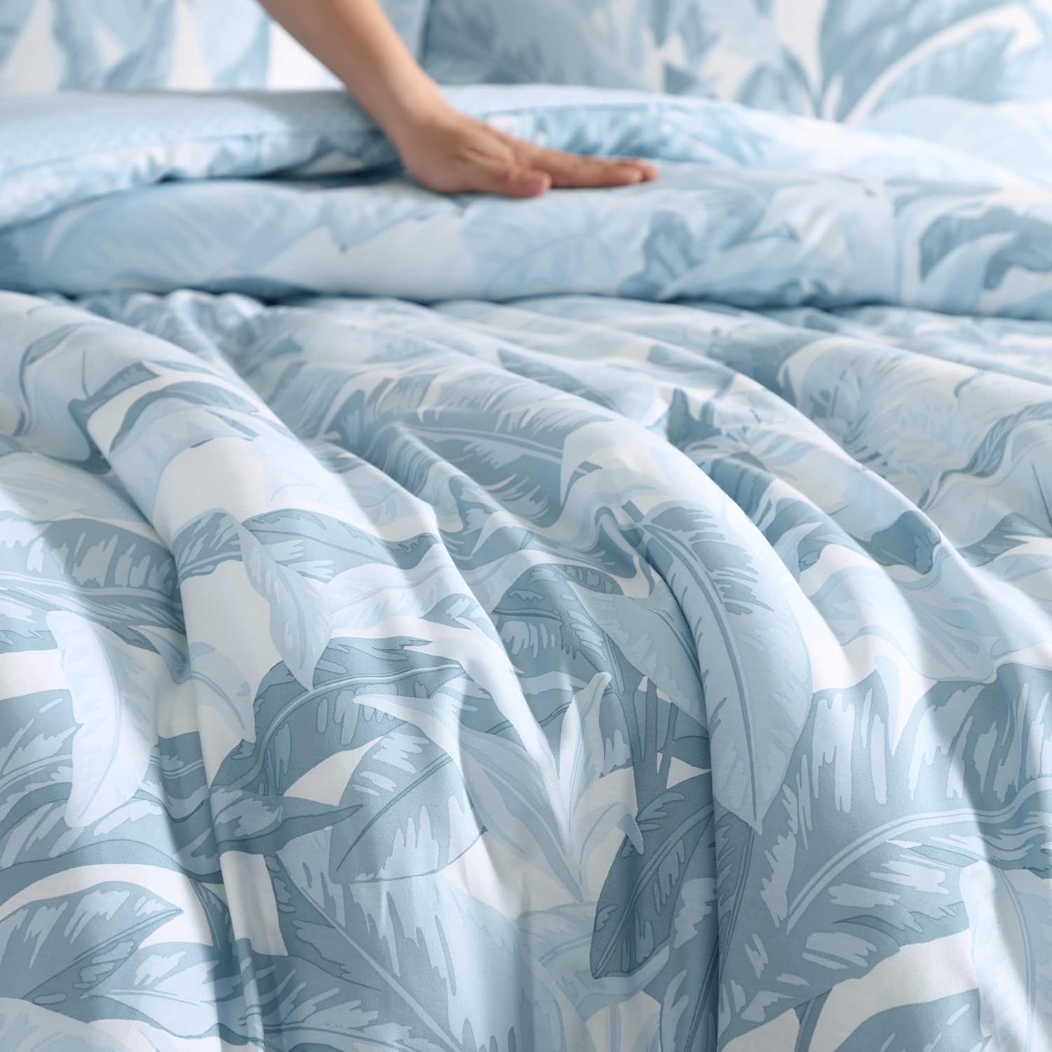 Tommy Bahama - King Comforter Set, 100% Cotton Slub Fabric with Soft Breathable Texture, 5 Piece Bed Set with Matching Pillowcases & Bonus Throw Pillows (Palm Serenity Blue)
