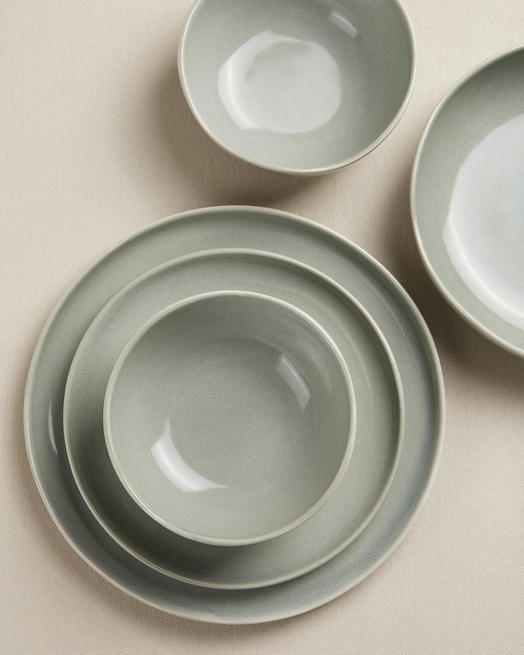 Pokini Large Holiday Dinnerware Sets for 8, Ceramic Plates and Bowls Set, Kitchen Dish Set, Microwave & Dishwasher Safe Dishware, Perfect for Christmas & Thanksgiving, Gray Green