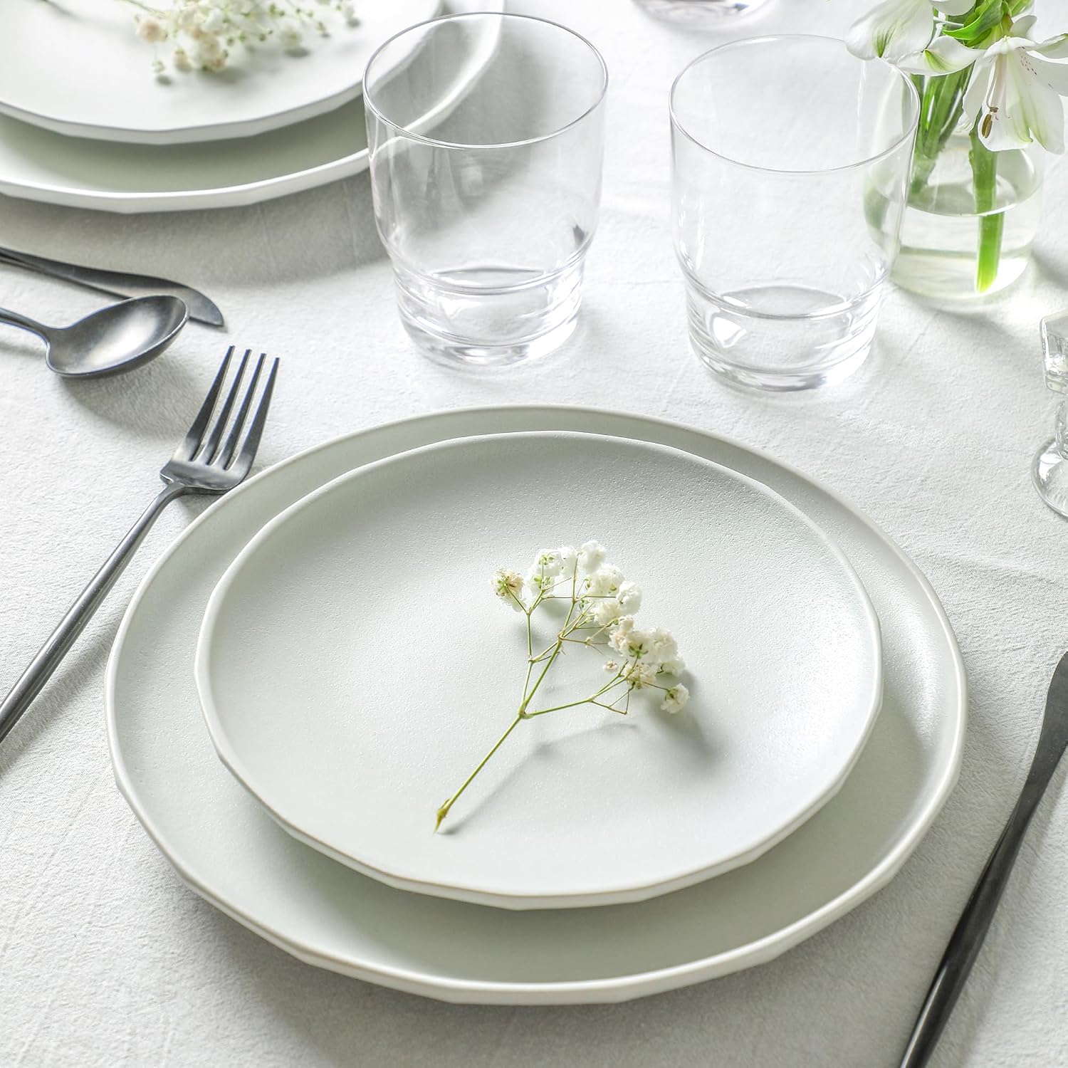 Stone Lain Rio Stoneware 32 Piece Dinnerware Set, Plates and Bowls Sets, Beige Dish Set with Clear Fluted Glasses, Service for 8, Microwave and Dishwasher Safe