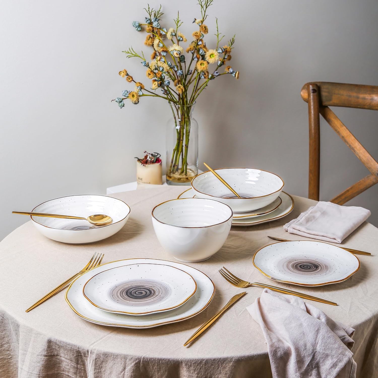 Christian Siriano Luma 16-Piece Dinnerware Set Porcelain, Black
