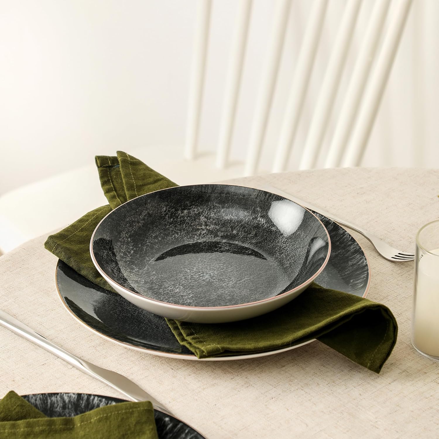 Christian Siriano Onyx 24-Piece Dinnerware Set Porcelain, Plates and Bowls Set, Hand Wash Dish, Dish Set for 8, Black and Gold
