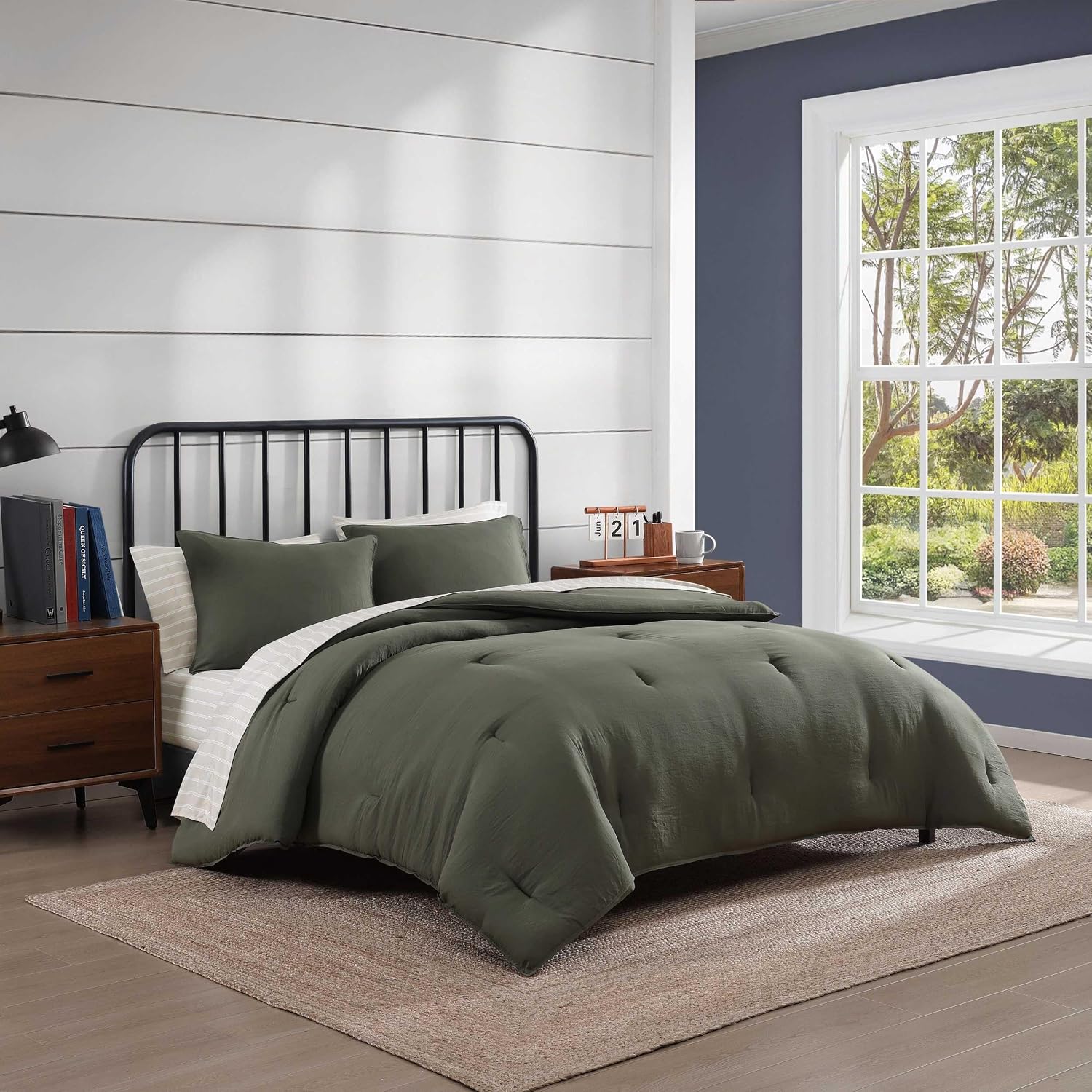 Tommy Hilfiger - Queen Bedding Set, Soft 7 Piece Comforter Set w/Matching Bed Sheets & Pillowcases, Medium Weight for Year Round Comfort (Solid Microfiber Green)