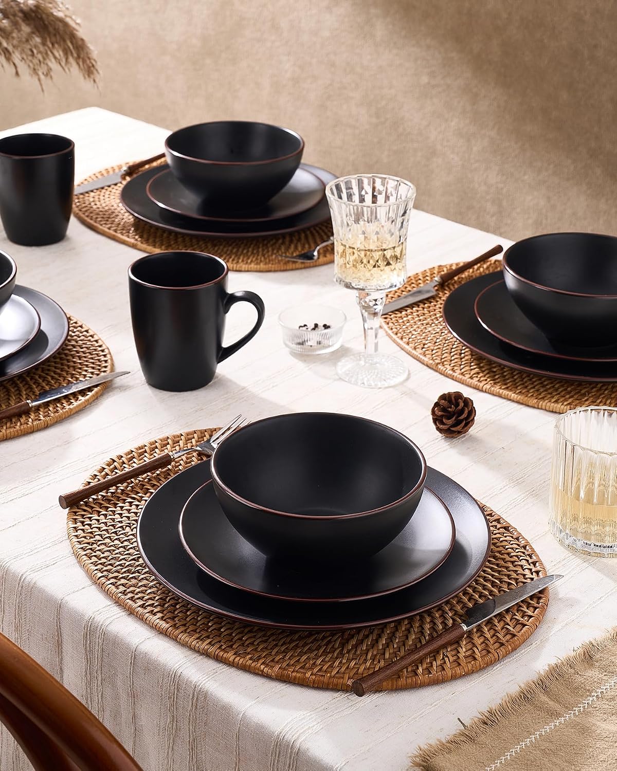 Famiware Venus 16-Piece Stoneware Dinnerware Sets with Mugs, Plates, Bowls, Service for 4, Matte Black - Modern Ceramic Chip‑Resistant Dishes for Everyday & Formal Use, Microwave & Dishwasher Safe