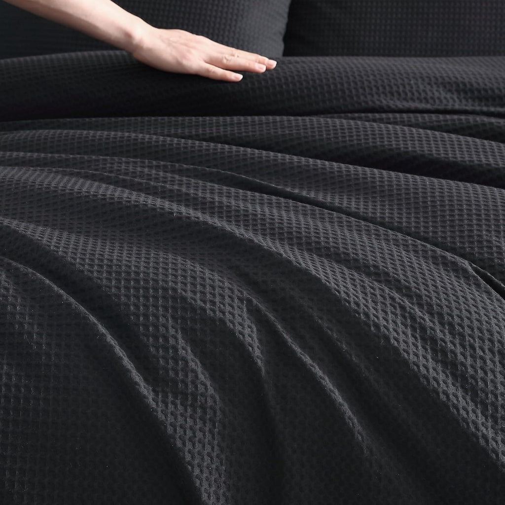 Vera Wang - Queen Comforter Set, Luxury Cotton Bedding Set with Matching Shams, Chic Room Essentials (Waffle Pique Black, Queen)