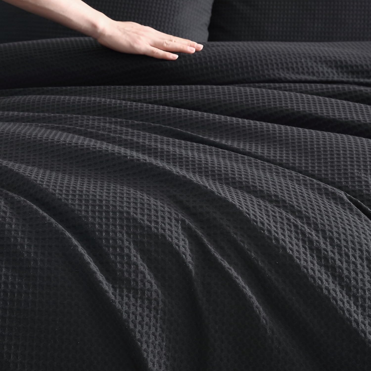 Vera Wang - Queen Comforter Set, Luxury Cotton Bedding Set with Matching Shams, Chic Room Essentials (Waffle Pique Black, Queen)
