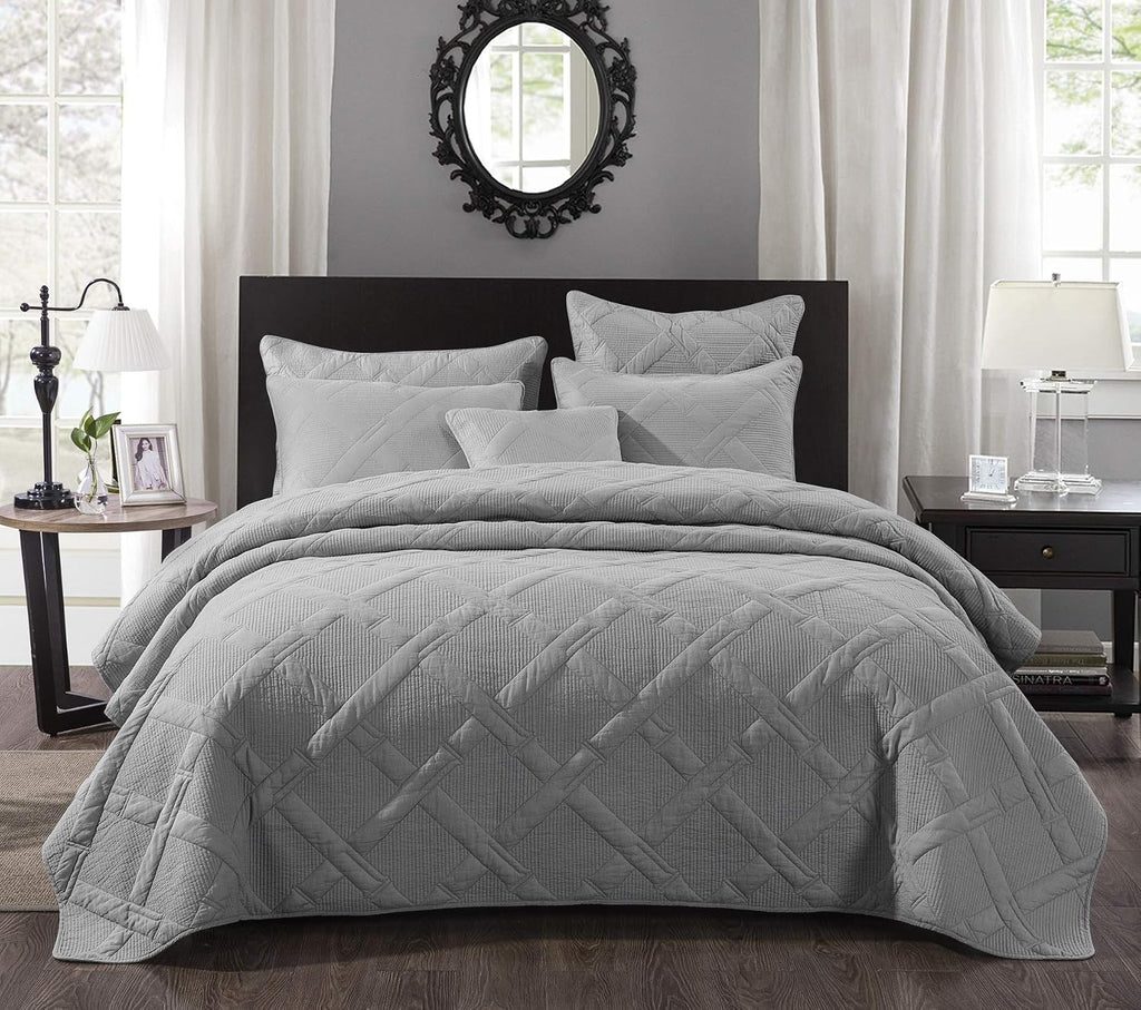 Tache Solid Light Grey Silver Soothing Pastel Soft Cotton Geometric Diamond Stitch Pattern Lightweight Quilted Bedspread 3 Piece Set, Full