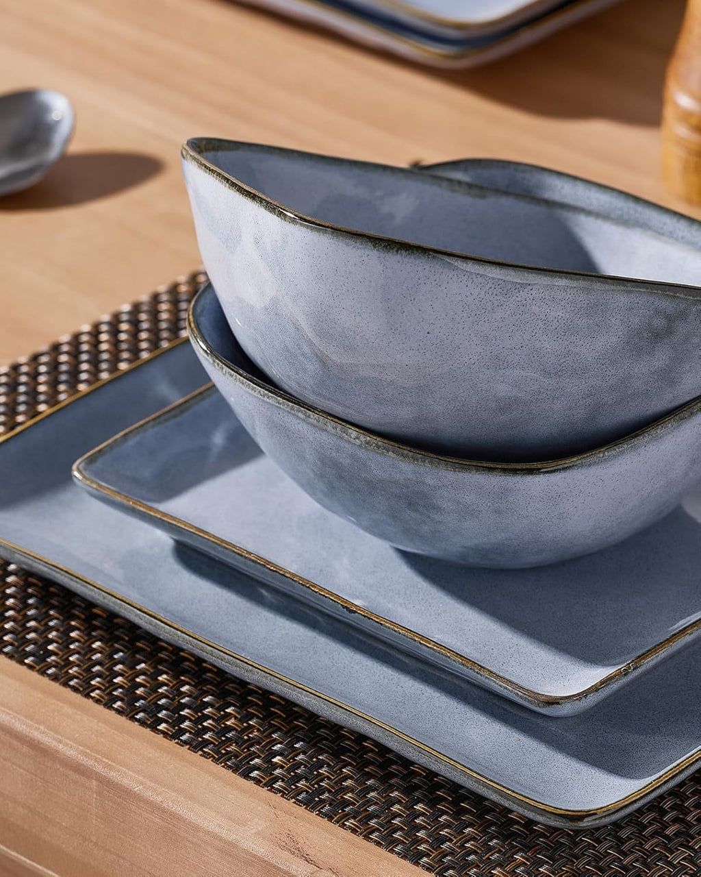 Famiware Dinnerware Sets for 8, Ocean Square 24-Piece Kitchen Plates and Bowls Sets, Microwave and Dishwasher Safe, Scratch Resistant, Blue