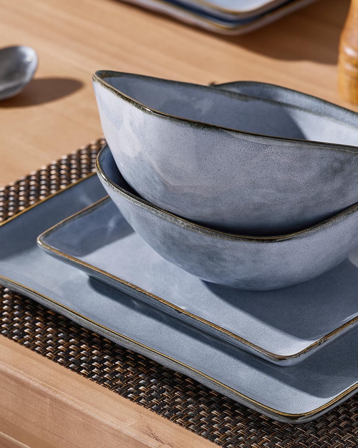 Famiware Dinnerware Sets for 8, Ocean Square 24-Piece Kitchen Plates and Bowls Sets, Microwave and Dishwasher Safe, Scratch Resistant, Blue