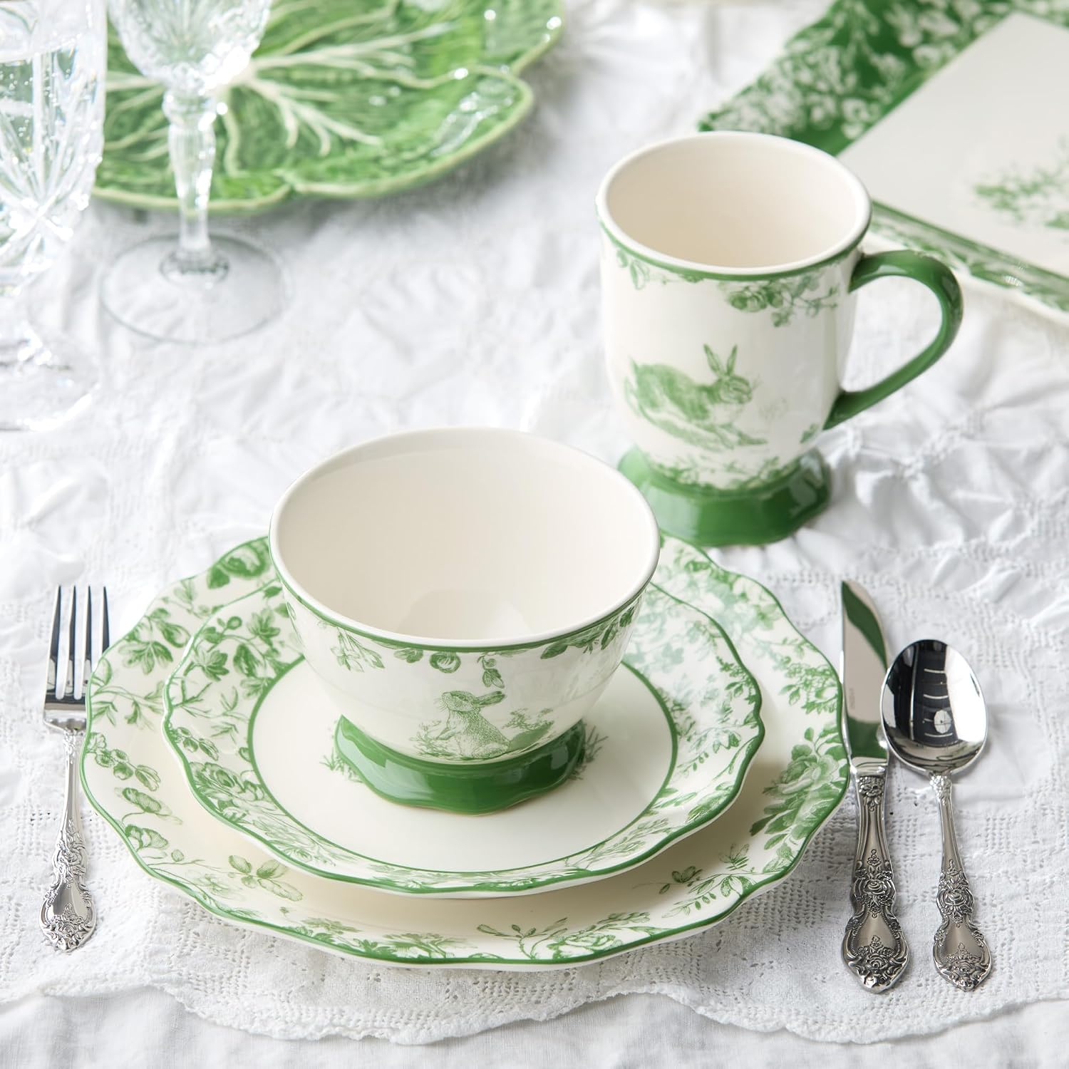Le Jardin Bunny 16-Piece DINNERWARE SET, SERVICE FOR FOUR – Elegant Stoneware Plates, Bowls & Mugs for Springtime, Easter, Garden Parties & Everyday Charm – Scalloped Floral Toile Design