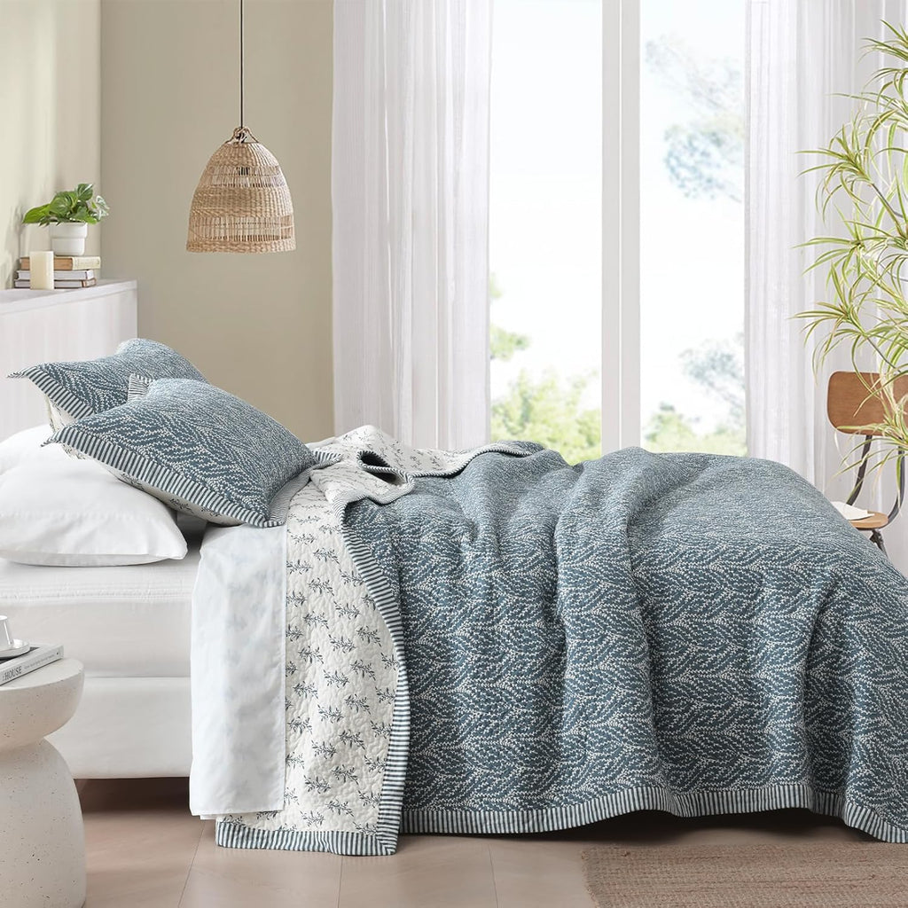 SahSahCasa Quilt Set King Size, 100% Cotton Quilt Bedding Set Bedspread, Botanical Pattern Solid Color Chic Lightweight Quilted Comforter for King Bed, White/Grayish-Blue, All Season, 3 Pieces