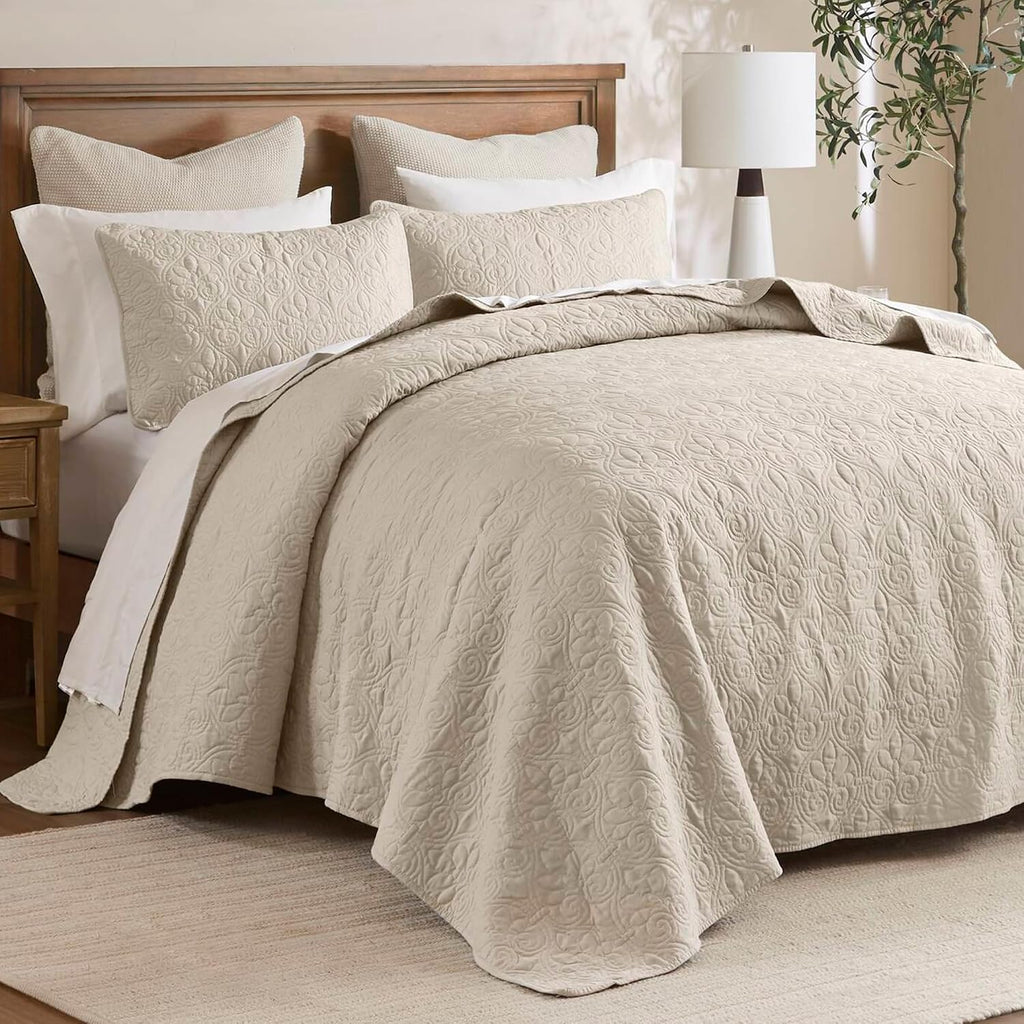 Madison Park Quebec King Size Quilt Bedding Set - Cream , Damask – 3 Piece Bedding Quilt Coverlets – Ultra Soft Microfiber Bed Quilts Quilted Coverlet