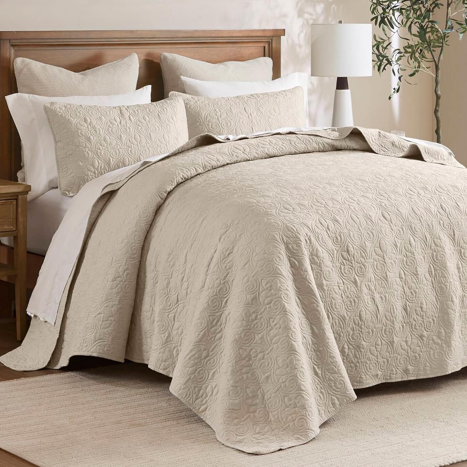 Madison Park Quebec King Size Quilt Bedding Set - Cream , Damask – 3 Piece Bedding Quilt Coverlets – Ultra Soft Microfiber Bed Quilts Quilted Coverlet