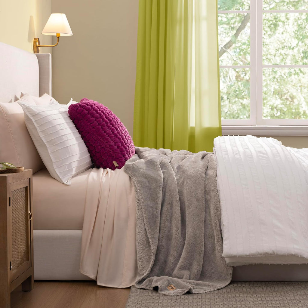UGG Whitecap Full/Queen Blanket, Fleece Fluffy Blanket for Bed, Luxury Cozy Oversized Throw for Couch, Washable Queen Bedding, Hypoallergenic Bedding Queen Size, 90' x 90', Seal Grey