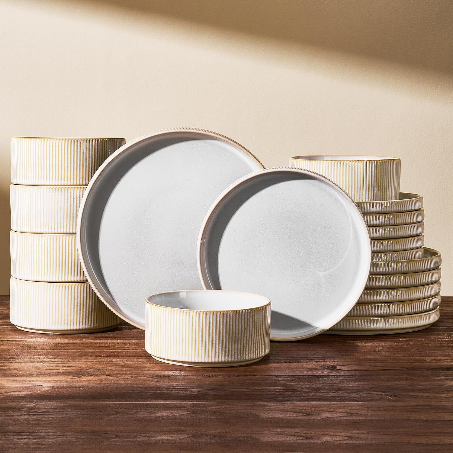Stoneware Plates and Bowls Dishes Sets for 6 (18-Piece), Famiware Premium Handcrafted Reactive Glaze Dinnerware Set with Raised Rim, Scratch Resistant, Microwave Dishwasher Safe, Cappuccino White