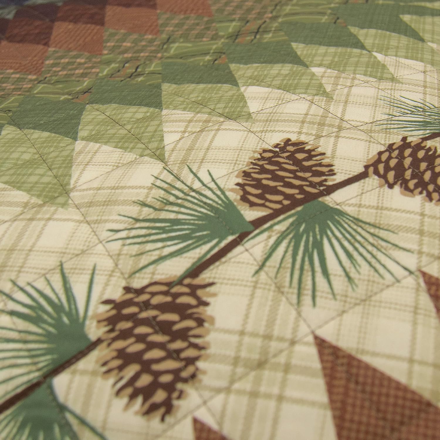 Donna Sharp Pine Circle Polyester Quilted Bedding Set - 3-Piece King Size Quilt Set - Includes 1 Quilt and 2 King Pillow Shams - Machine Washable - Traditional Design