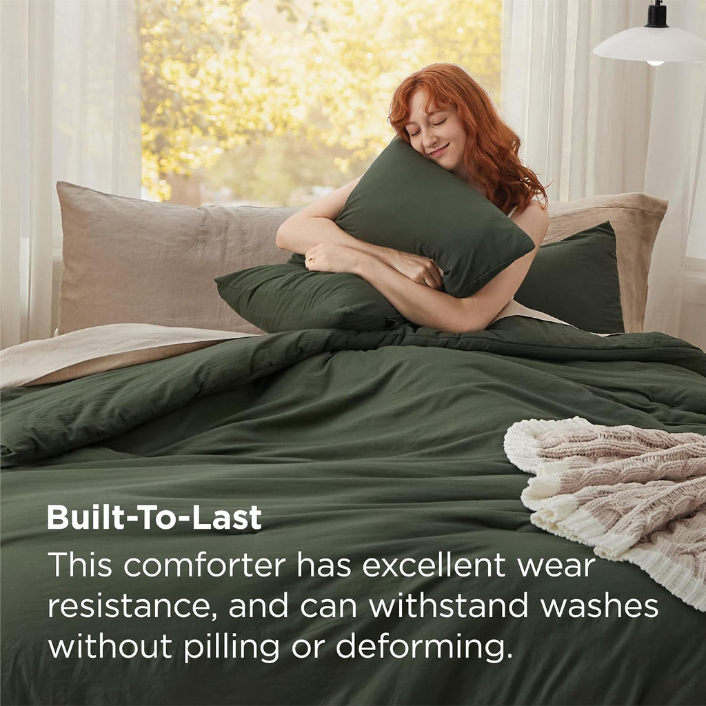 Bedsure Super King Plus Comforter Set, Dark Green Soft Prewashed Bedding for All Seasons, 3 Pieces GentleSoft™ Bed Set, 1 Lightweight Comforter (128'x120') and 2 Pillowcases (20'x36')