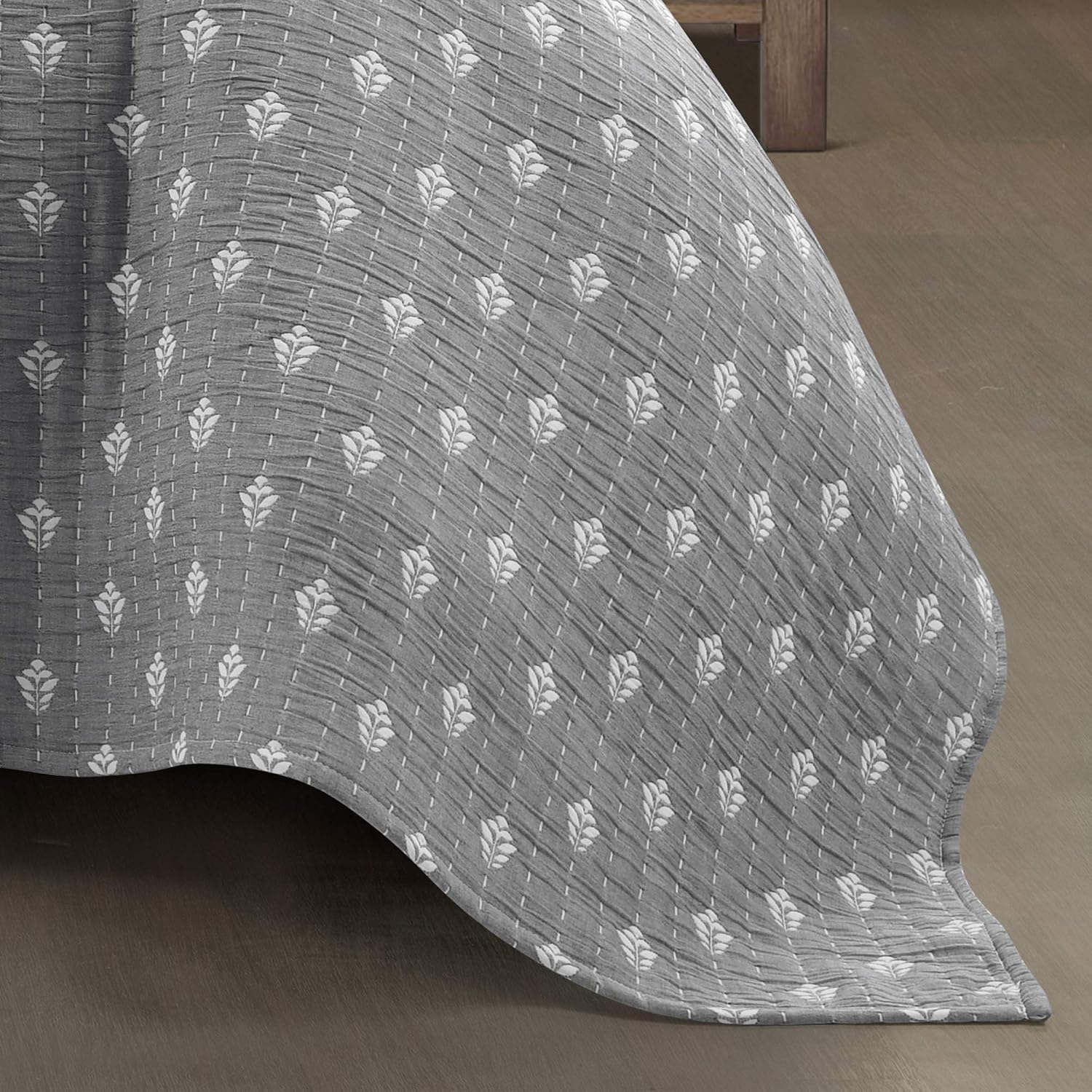 Lush Decor Hygge Kantha Pick Stitch Yarn Dyed Cotton Jacquard 3 Piece Quilt/Coverlet Set, Full/Queen, Gray & Off-White