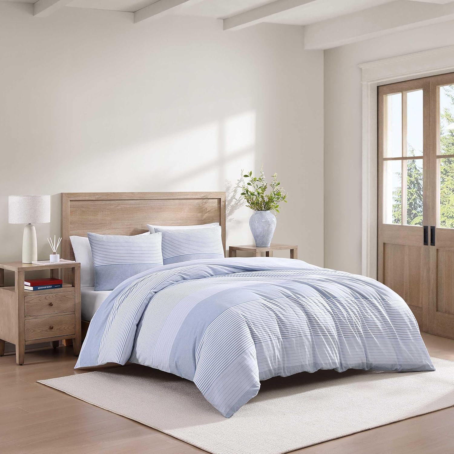 Tommy Hilfiger - Full/Queen Comforter Set, Super Soft Bedding with Matching Sham, Breathable Bed Essentials (Modern Stripe White, Full/Queen)
