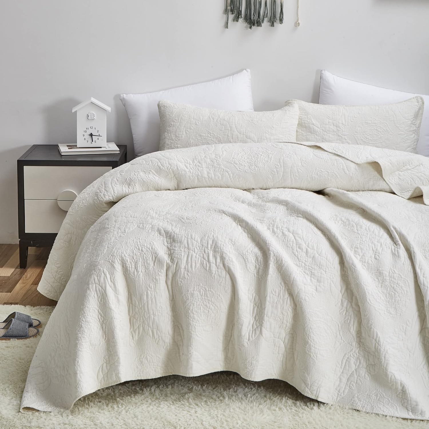 Tache Cotton Damask Paisley Vanilla Cream Ivory Elegant Matelassé Embroidered Lightweight Coverlet Quilt 3 Piece Set, King