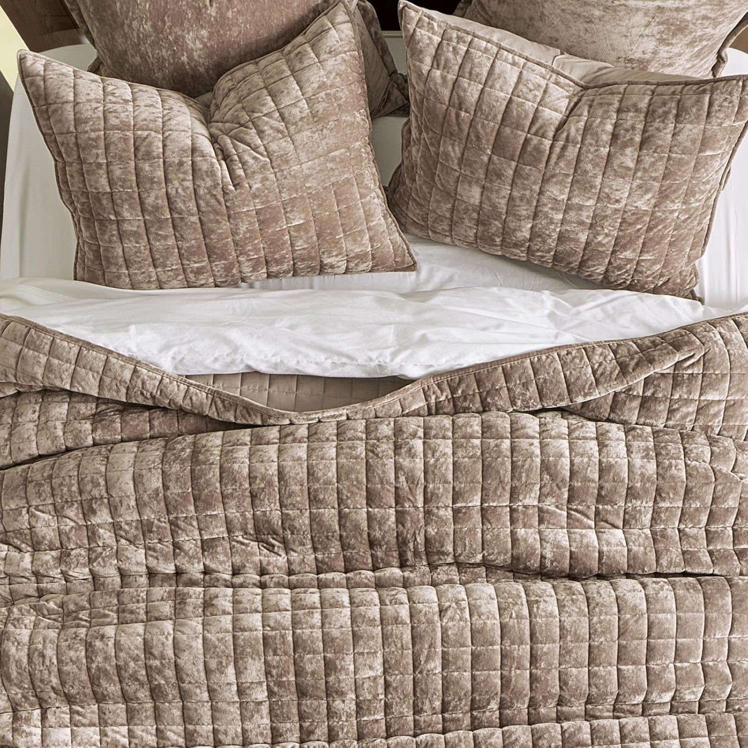 RECYCO Luxury Velvet Quilt Set, California King 118'' x 106'' Oversized Bedspread, Ultra Soft Velvet Comforter, Lightweight Box Stitch Bedding Sets for All Season, with 2 Shams, Natural Tan