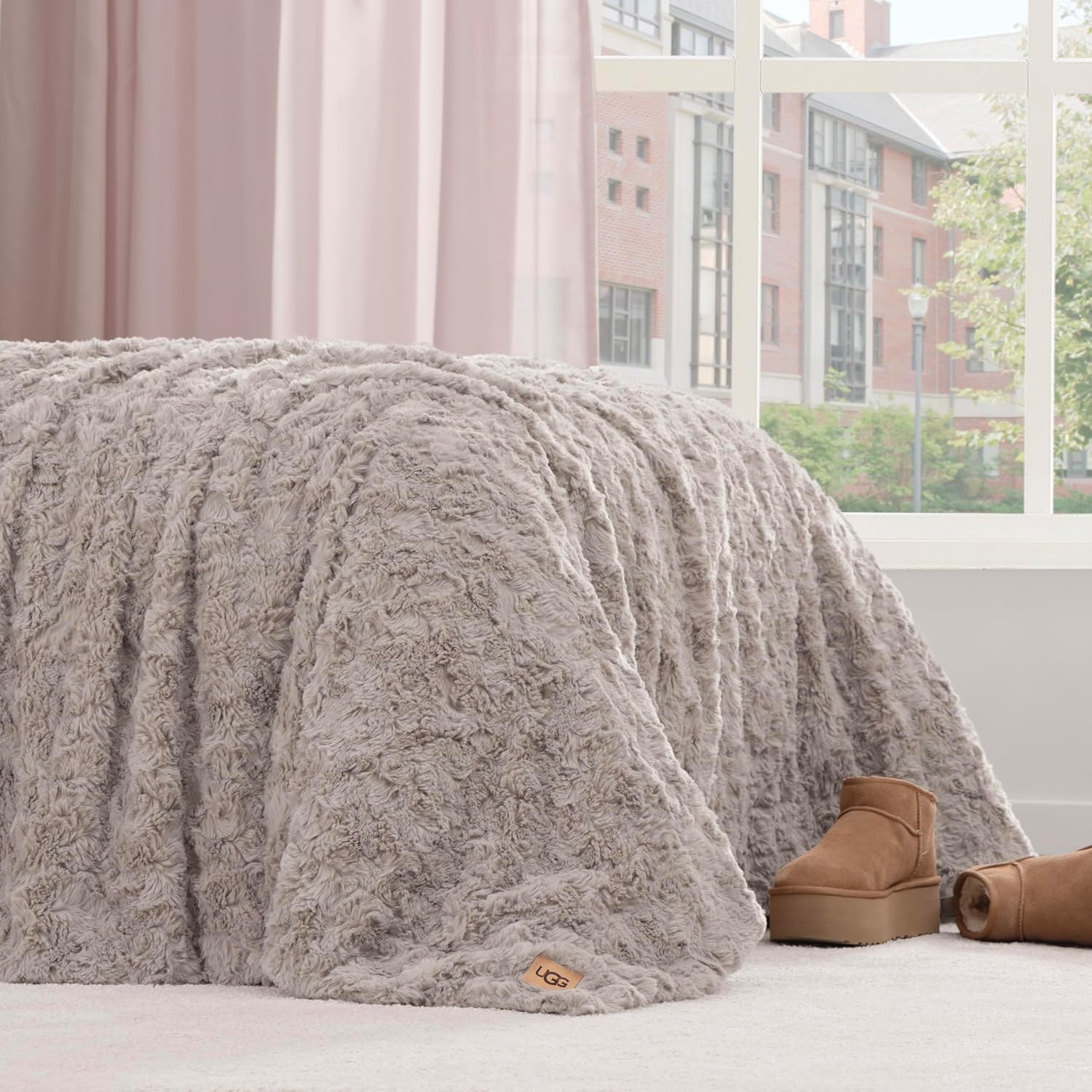 UGG Adalee Faux Fur Twin Size Blanket, Warm Cozy Blanket, Extra Large Throw for Sofa, Washable Bedding for Twin XL Size Bed, Cute Room Decor, 66' x 90', Oyster Brown