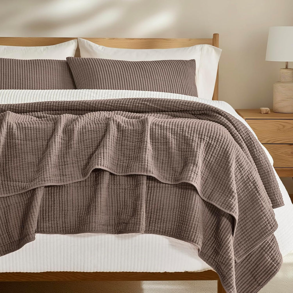EVERGRACEHOME Cotton Coverlet Set King Size 3 Pieces, Lightweight Soft Ribbed Matelassé Bedspread Quilt Set, Cozy Oversized Quilted Bedding Set with 2 Pillow Shams for All Seasons, Mocha Brown