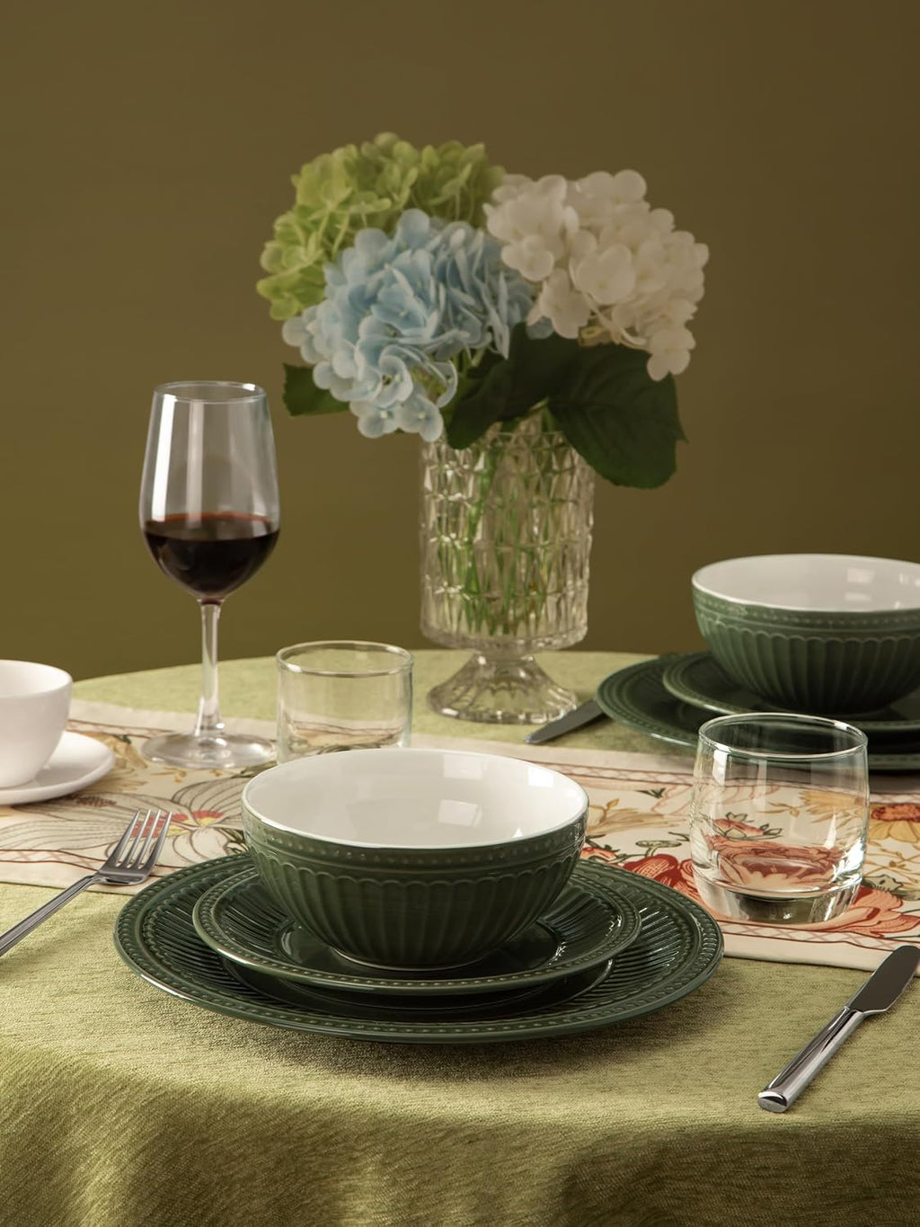Famiware Garden Plates and Bowls Sets, 18-Piece Dishes Set for 6, Scratch Resistant Kitchen Dishes Dinnerware Set - Microwave and Dishwasher Safe, Reactive Glaze and Embossed Stoneware, Dark Green